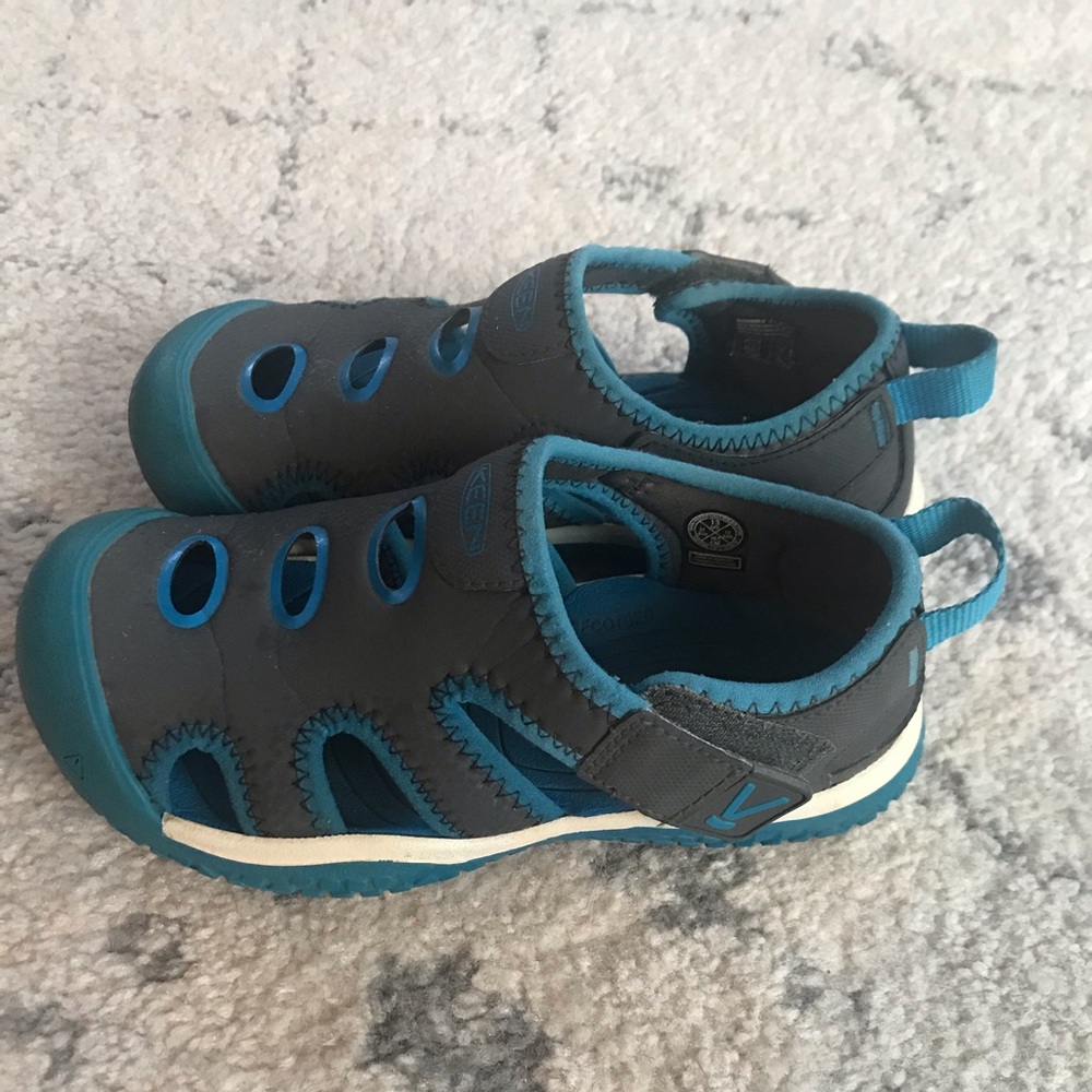 Boys Keen water/aqua shoes, size 13